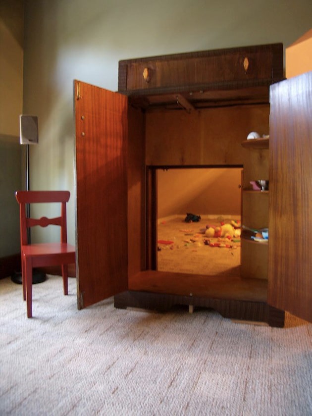 10 Houses With Intriguing Secret Rooms Passageways