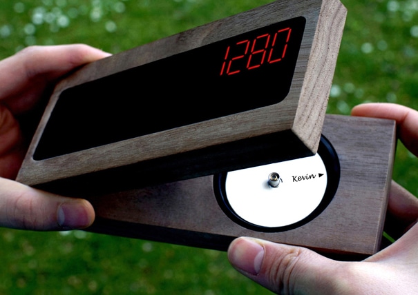 Soft Surveillance: Track Your Friends With A Real Time Compass