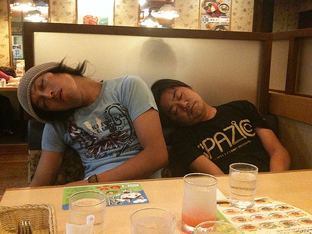 Public Sleeping In Japan [10 Photos]