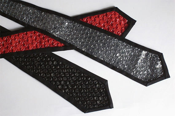 Bubble Wrap Tie: The Joyful Workday Has Arrived! Bubble Wrap Tie: The Joyful Workday Has Arrived!