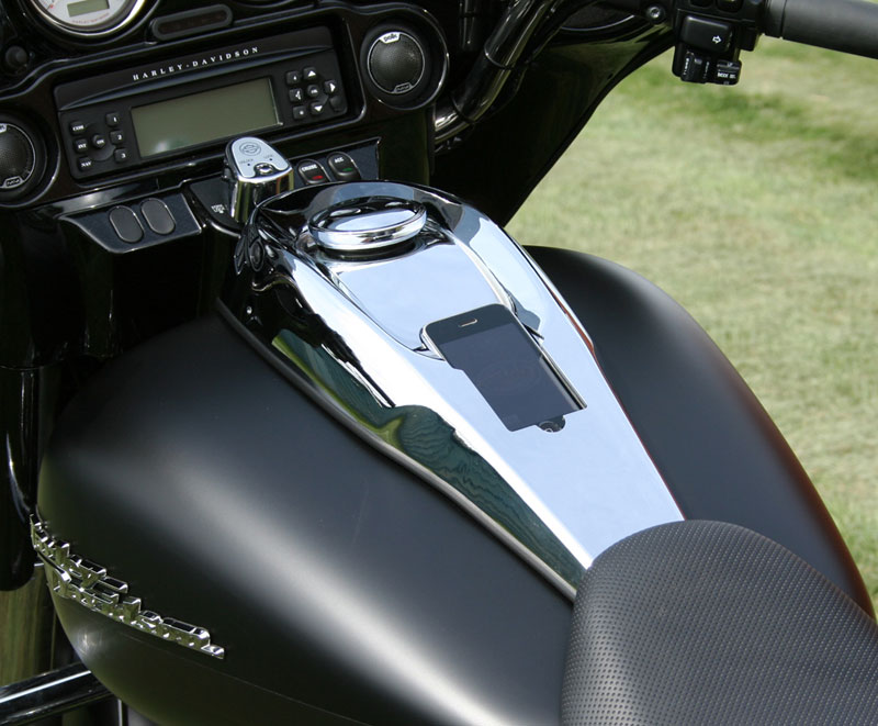 DashLink: This iPhone Pimped Harley Is Just Badass!