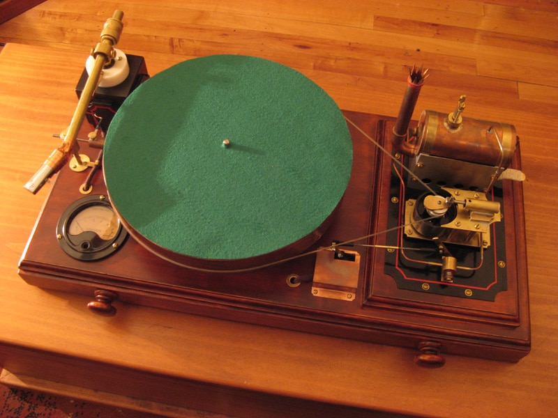 Steampunk: Steam-Powered Turntable Puts The Retro In Cool! Steampunk: Steam-Powered Turntable Puts The Retro In Cool!