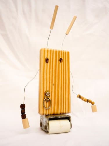 Spare Wood Becomes Stunningly Cute Wooden Robots Spare Wood Becomes Stunningly Cute Wooden Robots