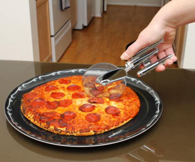 Star Trek Pizza Cutter! Boldly Cut Where No Man Has Cut Before!