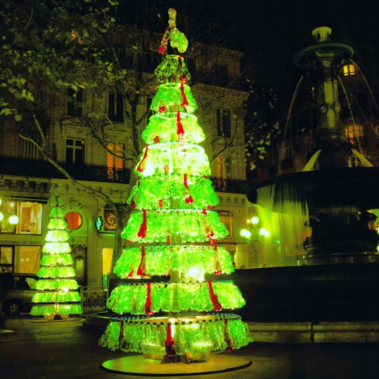Recycled Soda Bottles Make For A Stunning Christmas Tree! Recycled Soda Bottles Make For A Stunning Christmas Tree!