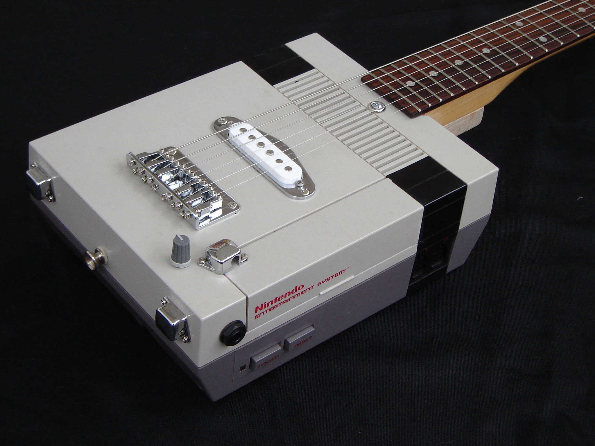 Nintendo NES Guitar: It Doesn’t Get Much More Old School Nintendo NES Guitar: It Doesn’t Get Much More Old School