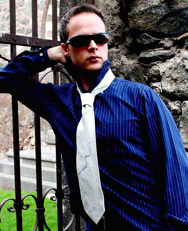 Why Knot? The Geek Way to Tie a Necktie