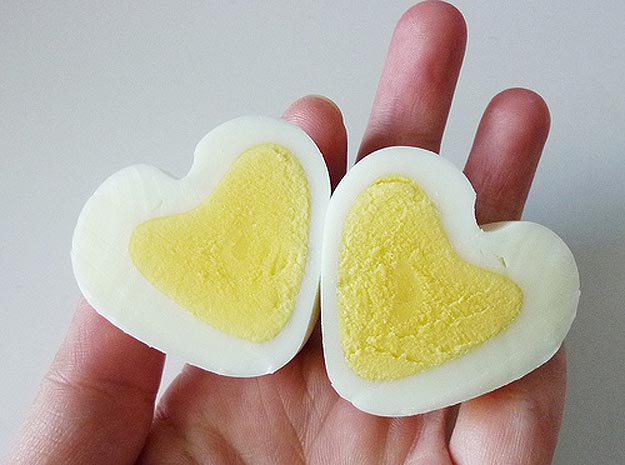 A Breakfast For Lovers: Heart-Shaped Egg Design