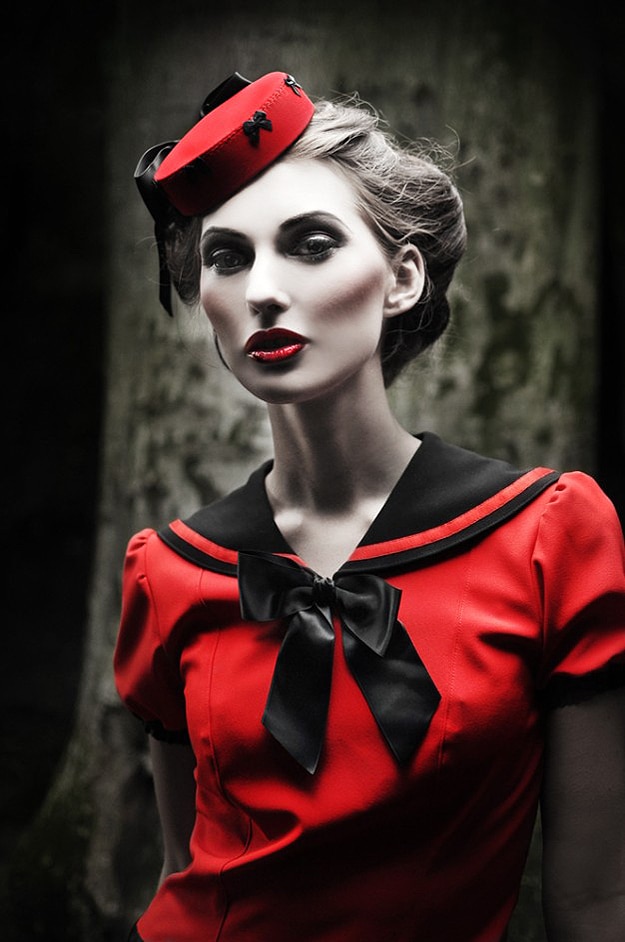 Creative Photography: Dramatic Effects Of Red & Black | Bit Rebels