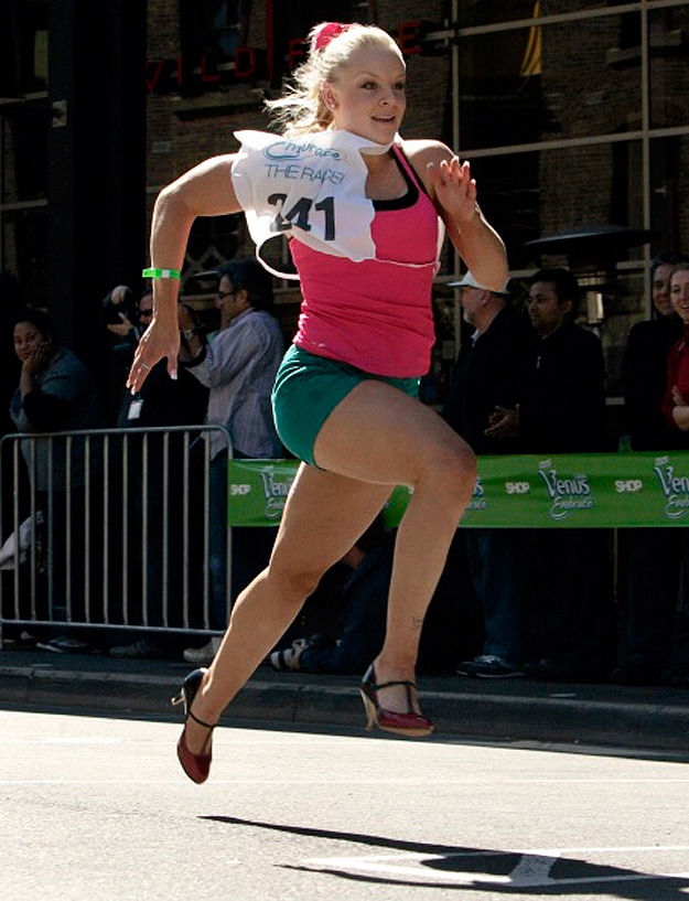 World Record In Stiletto Racing (Yeah, It’s Possible) World Record In Stiletto Racing (Yeah, It’s Possible)