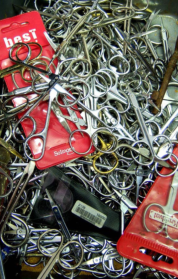 Badass Spiders Made From TSA Confiscated Scissors