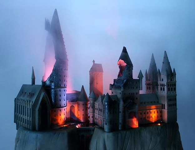 Potterheads: Huge Harry Potter Cake With Special Effects Potterheads: Huge Harry Potter Cake With Special Effects