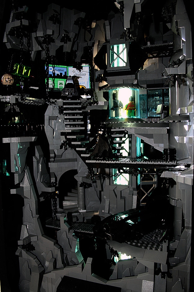 Insane Lego Batcave Made With 9,000 Bricks Insane Lego Batcave Made With 9,000 Bricks