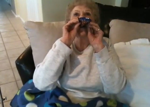 Your Daily Cute: Grandma Tries Pop Rocks For The First Time Your Daily Cute: Grandma Tries Pop Rocks For The First Time