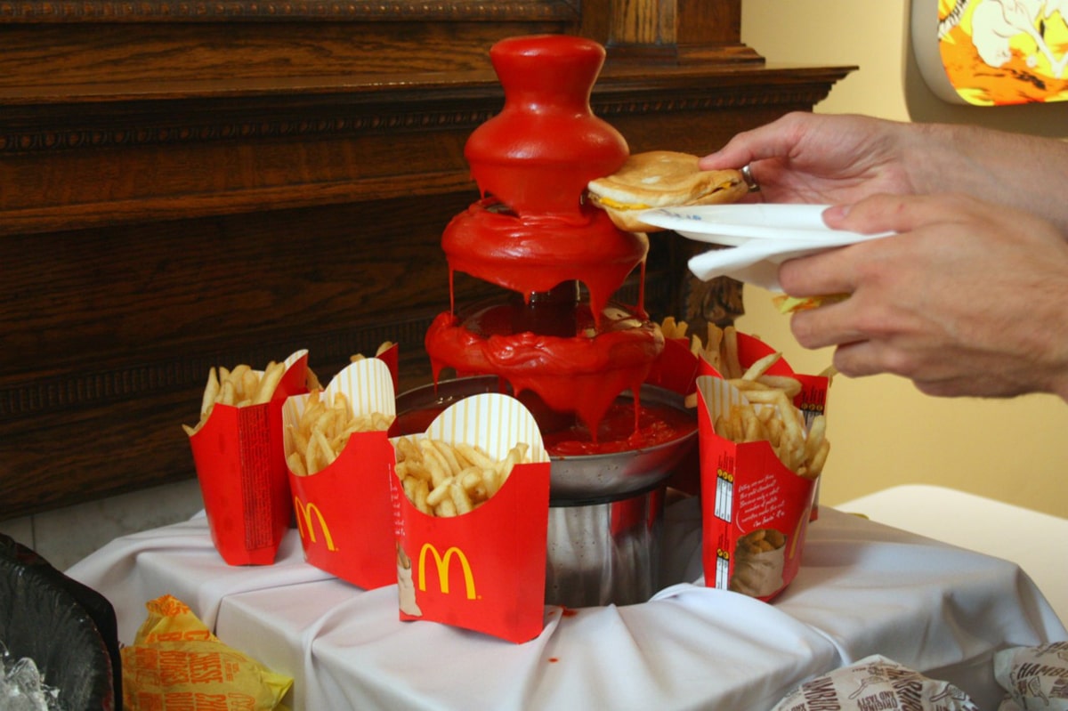 Behold A Ketchup Fountain: A French Fry Lover’s Dream Behold A Ketchup Fountain: A French Fry Lover’s Dream