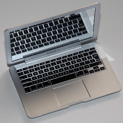 MirrorBook Air: The Ultimate Ladies Beauty Accessory MirrorBook Air: The Ultimate Ladies Beauty Accessory