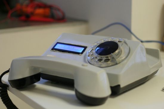 Old School Rotary Phone Becomes Today’s Twitter Client Old School Rotary Phone Becomes Today’s Twitter Client