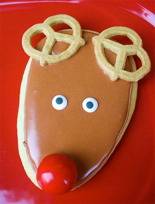 The Cutest DIY Rudolph Holiday Cookies Ever The Cutest DIY Rudolph Holiday Cookies Ever