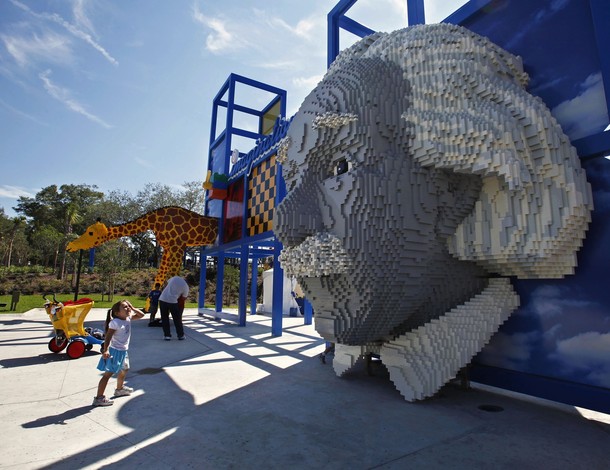 Giant Albert Einstein Head Created Using Lego Giant Albert Einstein Head Created Using Lego