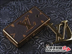 louis-vuitton-belt-buckle-phone