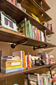 Industrial-Pipe-DIY-Bookshelf