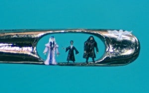 Willard-Wigan-Needle-Art