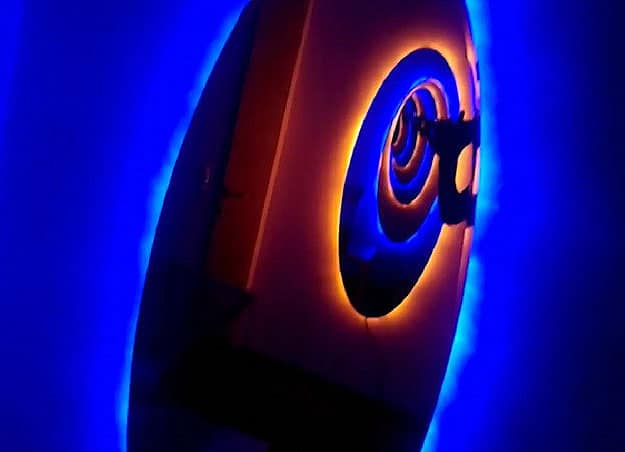 Kickass DIY Portal Loop Created With Mirrors & LEDs Kickass DIY Portal Loop Created With Mirrors & LEDs