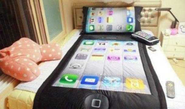 3-Piece iPhone Bed Set For The Ultimate iPhone Addict 3-Piece iPhone Bed Set For The Ultimate iPhone Addict
