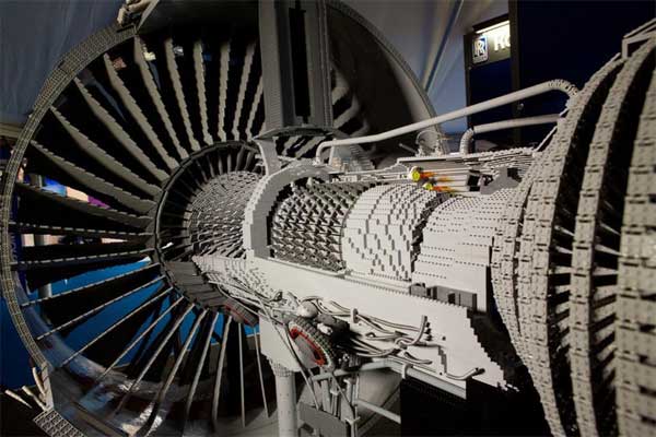 Impressive Rolls-Royce LEGO Jet Engine Time Lapse Build