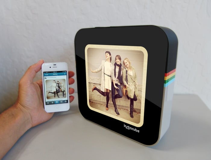 Instant Photo Viewing With The Instagram Instacube Instant Photo Viewing With The Instagram Instacube
