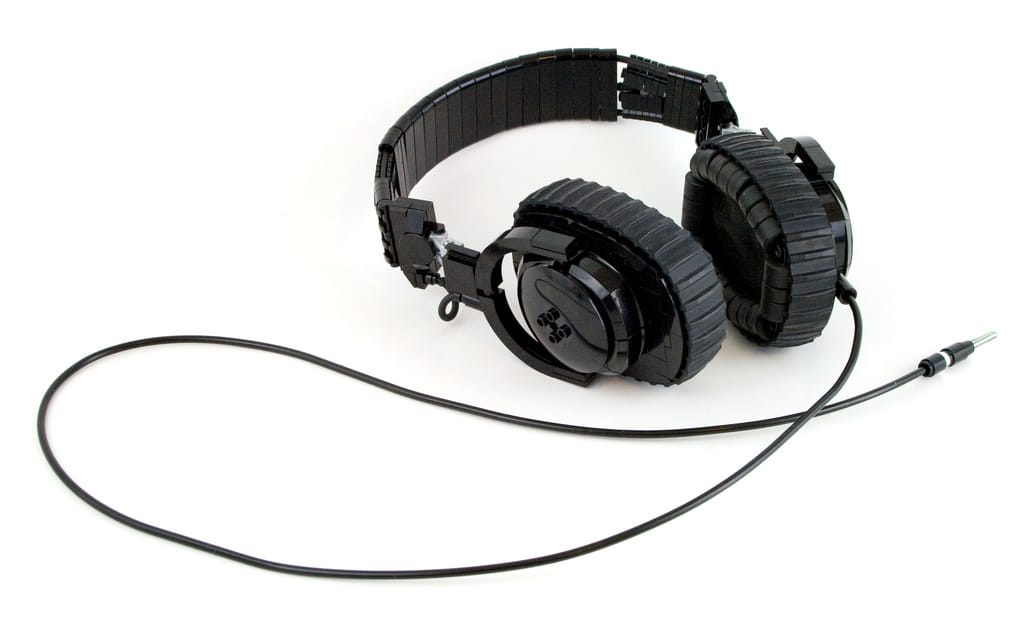 Amazing LEGO Headphones Look Great But Don’t Make A Sound Amazing LEGO Headphones Look Great But Don’t Make A Sound