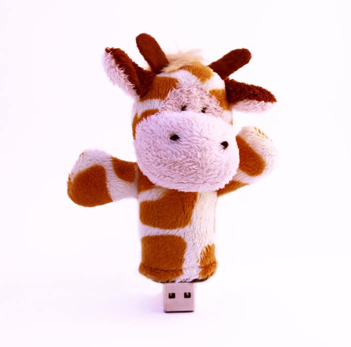 FlashPals: Data Storage Turned Into Cuddly Plush Companions FlashPals: Data Storage Turned Into Cuddly Plush Companions