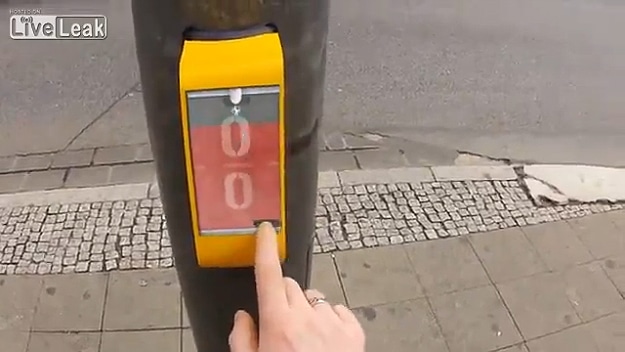 Stoplight In Germany Now Offers Pong Gaming While Waiting Stoplight In Germany Now Offers Pong Gaming While Waiting