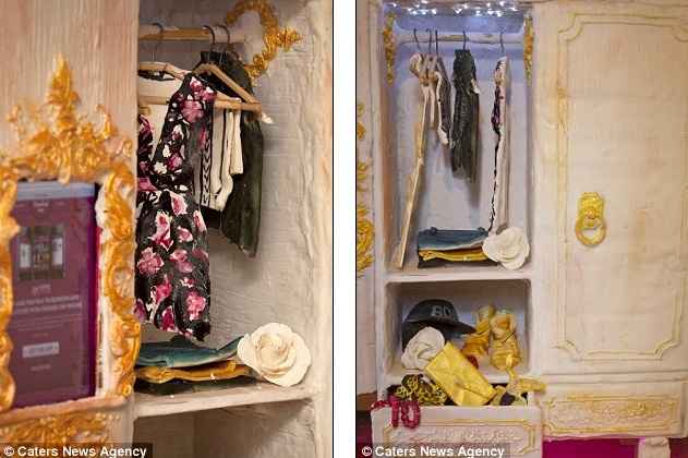 Pretty Cake Clothes Hanging In An Edible Closet (Complete With iPad) Pretty Cake Clothes Hanging In An Edible Closet (Complete With iPad)