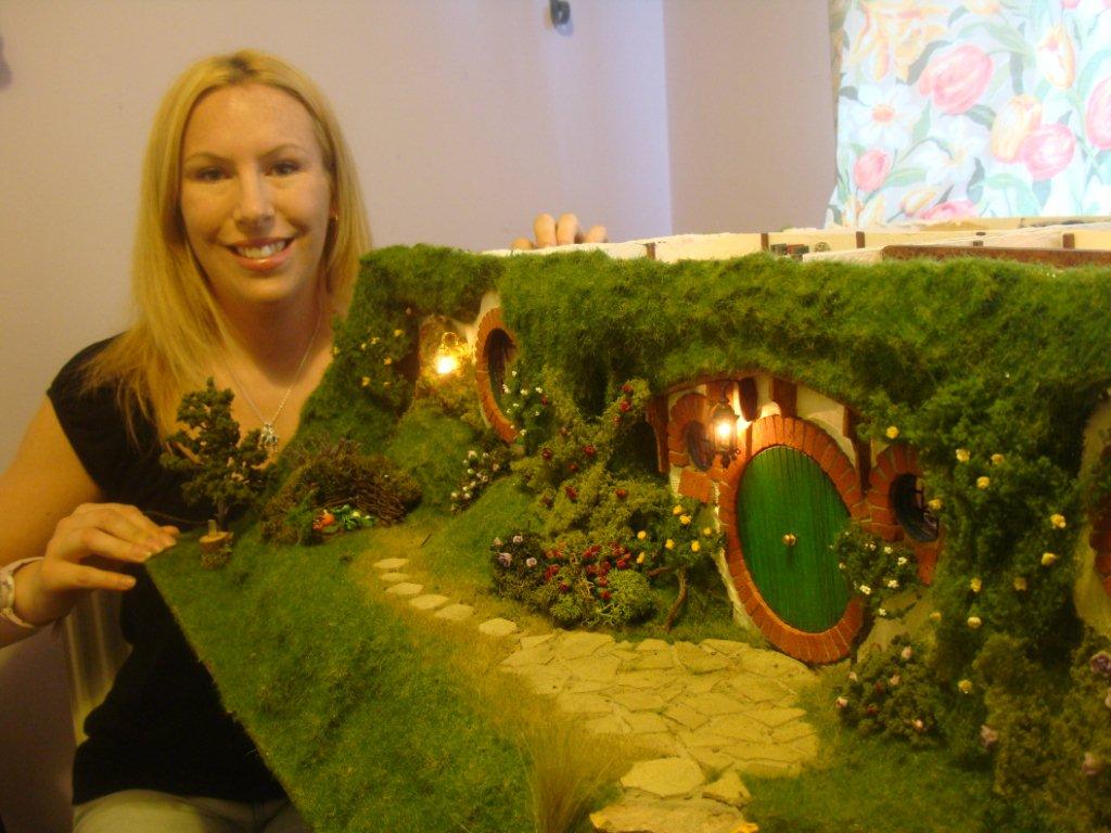 The Hobbit: Mom Creates Infinitely Detailed Toy Doll House The Hobbit: Mom Creates Infinitely Detailed Toy Doll House