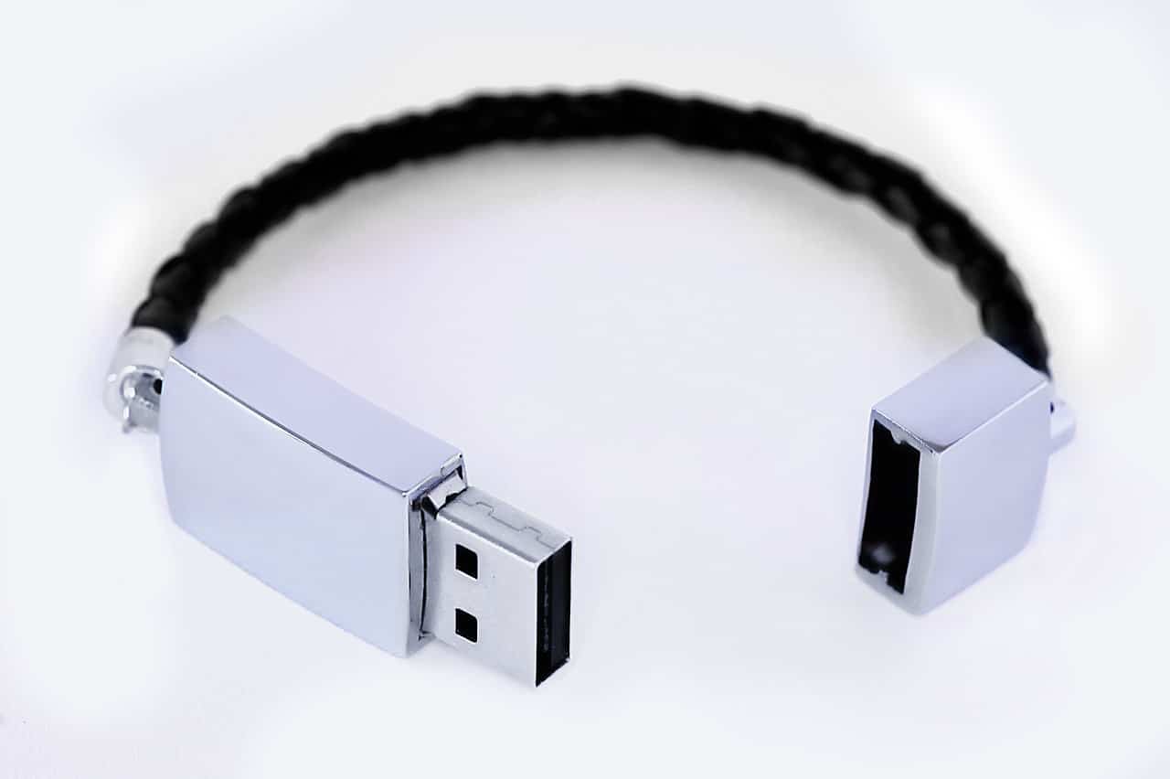 Leather USB Bracelet: Take Your Special Memories With You