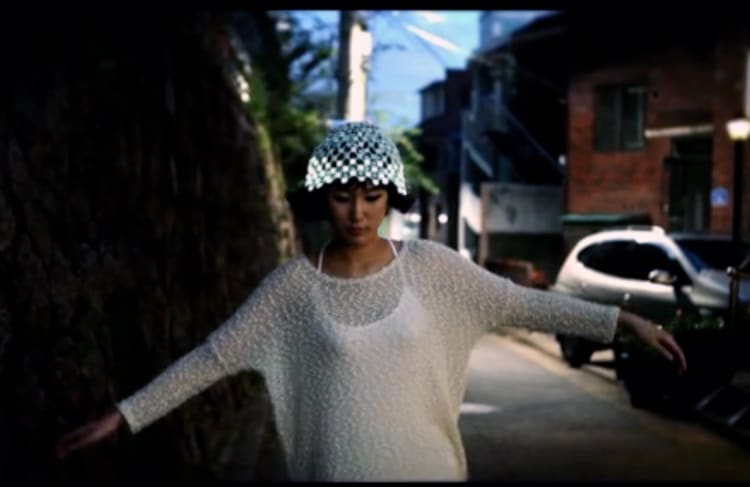 Interactive 3D Printed LED Pixel Hat Simulates Gravity Interactive 3D Printed LED Pixel Hat Simulates Gravity