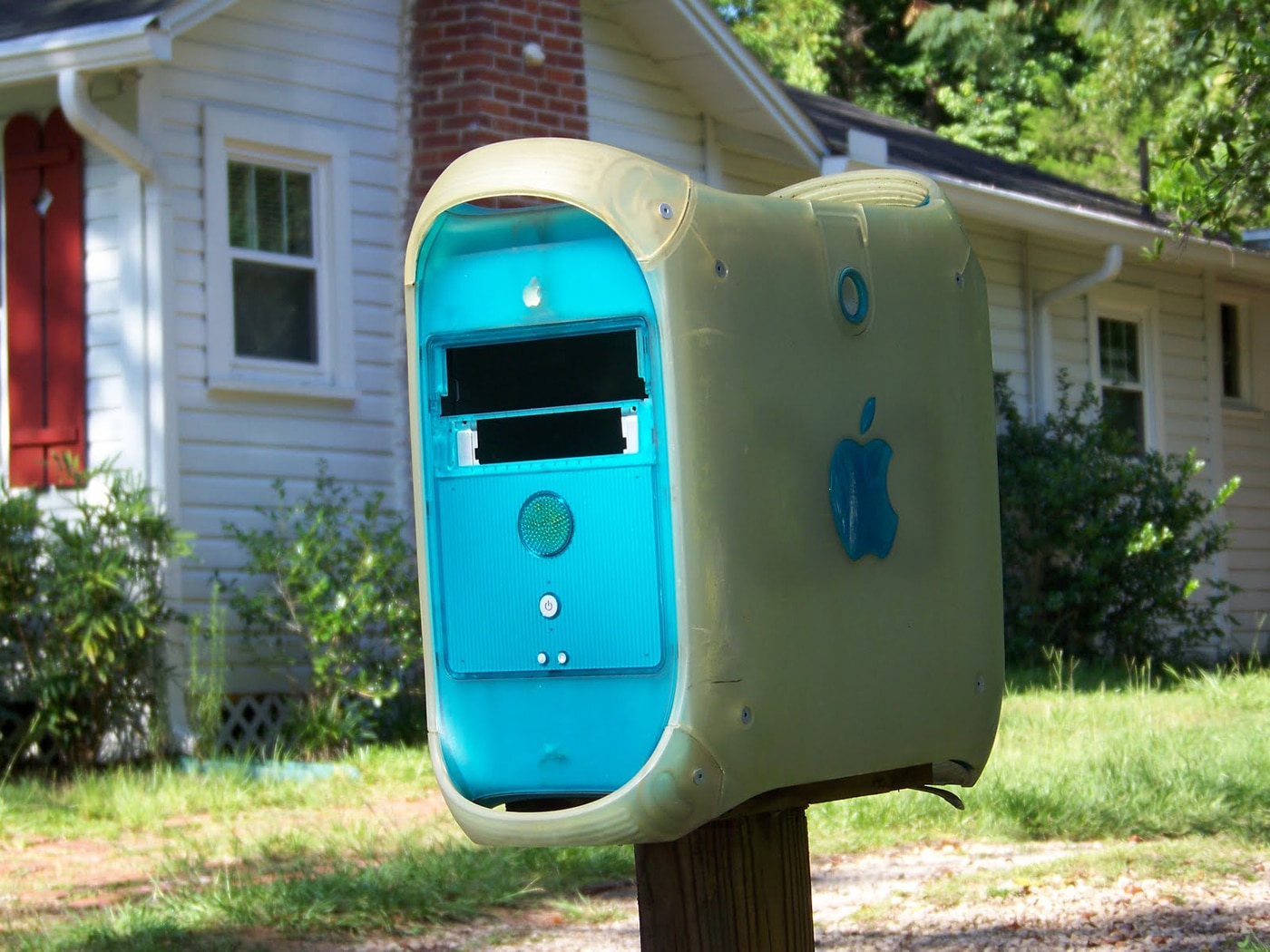The Mac Mailbox…That’s One Way To Recycle Your Old Computer
