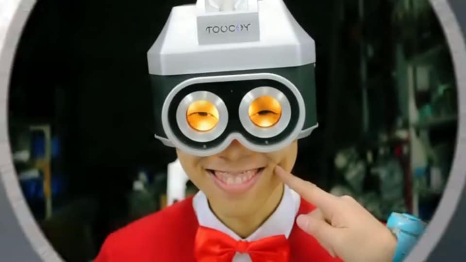 Touchy: Working Camera Helmet Suited For A Geek Photographer Touchy: Working Camera Helmet Suited For A Geek Photographer