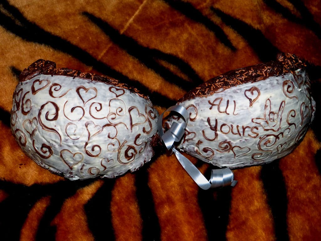 DIY Edible Cookie Bra That’s Made From A Mold Of You DIY Edible Cookie Bra That’s Made From A Mold Of You