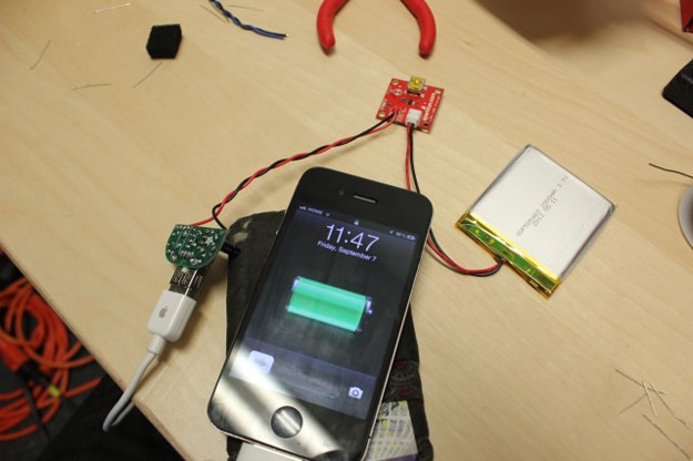 DIY Solar Powered iPhone Charger Will Take You 3 Hours To Make