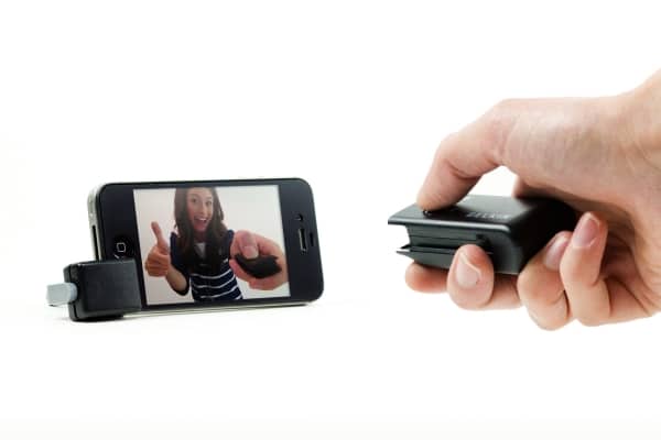 iPhone Shutter Remote Wirelessly Takes Photos Up To 30 Feet Away