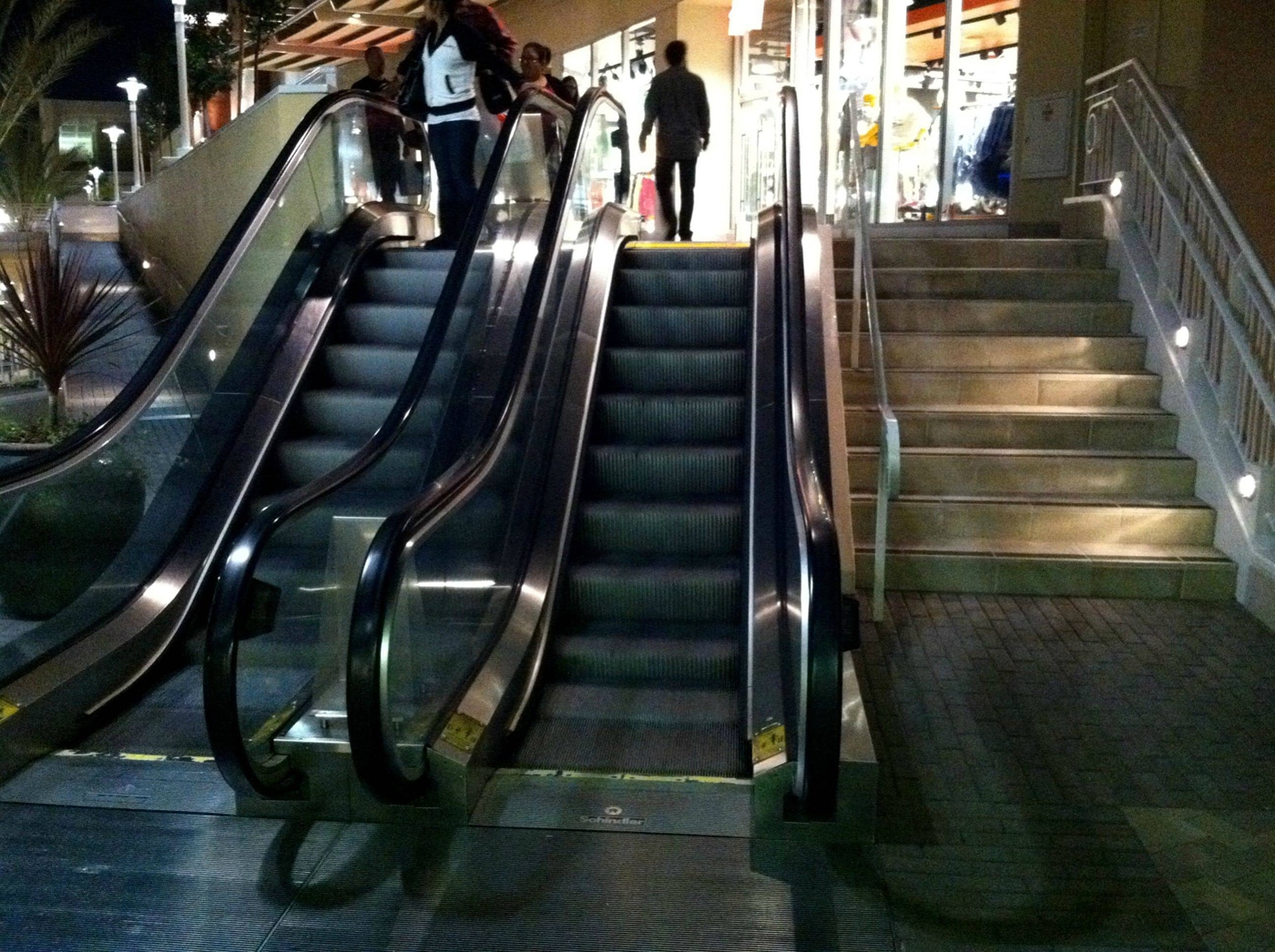 World’s Shortest Escalator (Less Than 3 Feet) Is A Glorious Experience World’s Shortest Escalator (Less Than 3 Feet) Is A Glorious Experience