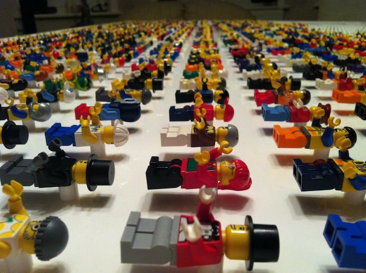 LEGO Wall Adorned With 1,200 Minifigs Creates Geeky Office Decor LEGO Wall Adorned With 1,200 Minifigs Creates Geeky Office Decor