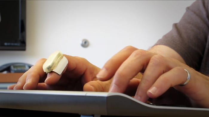 Finger Mouse Tracks Movements In 3D Space In Cramped Areas Finger Mouse Tracks Movements In 3D Space In Cramped Areas