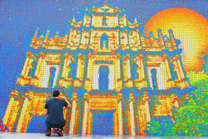 World Record: The Largest Rubik’s Cube Wall Mosaic (85,794 Cubes)