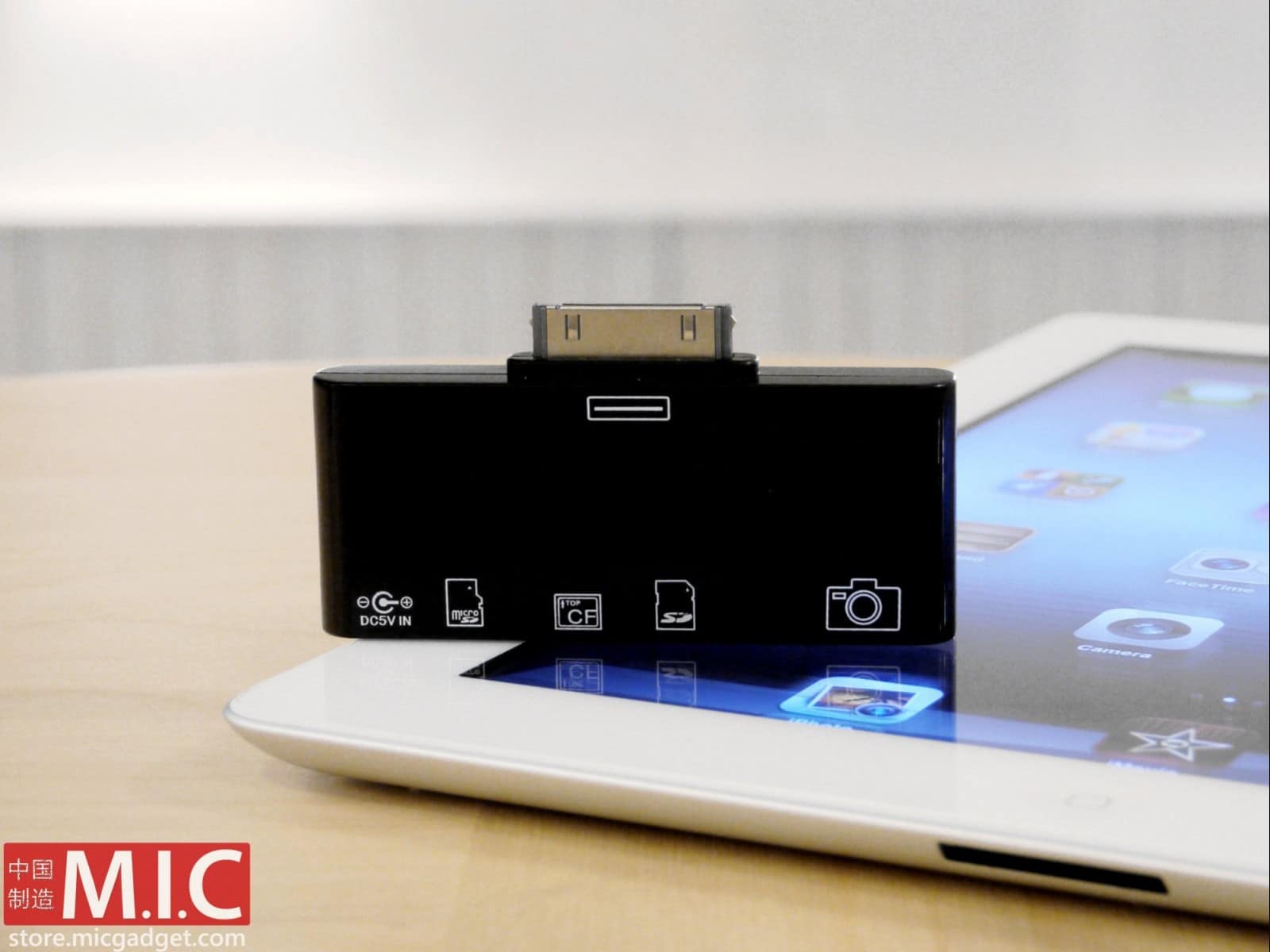 Ultimate All-In-One CF & SD Card Reader For iPad Ultimate All-In-One CF & SD Card Reader For iPad