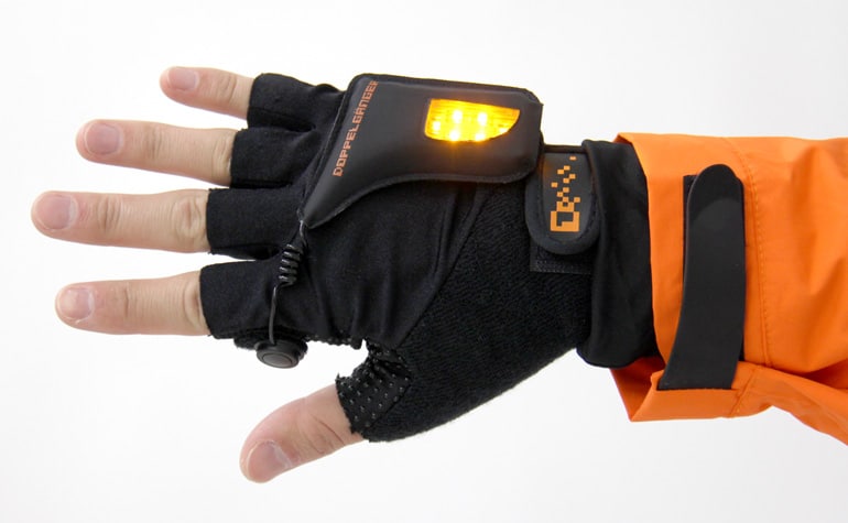 Turn Signal Bike Gloves Use LED Lights For Visibility Turn Signal Bike Gloves Use LED Lights For Visibility