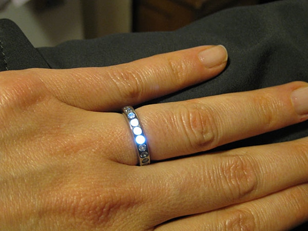 LED Ring Turns Your Marriage Proposal Into A Tech Fest LED Ring Turns Your Marriage Proposal Into A Tech Fest