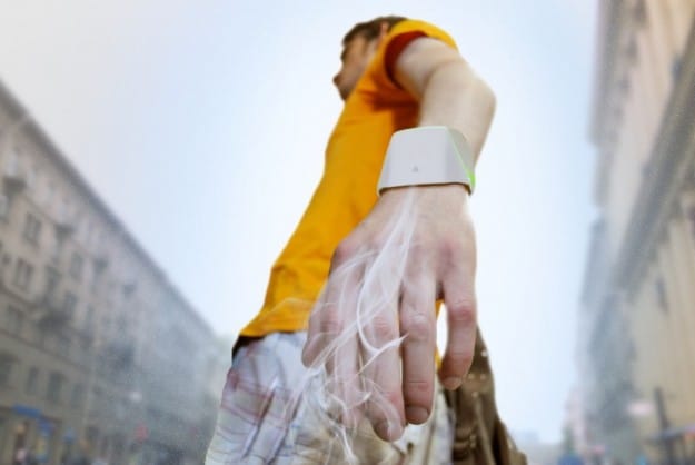 Concept Bracelet Purifies Air And Provides Wearer A Cleaner Atmosphere Concept Bracelet Purifies Air And Provides Wearer A Cleaner Atmosphere